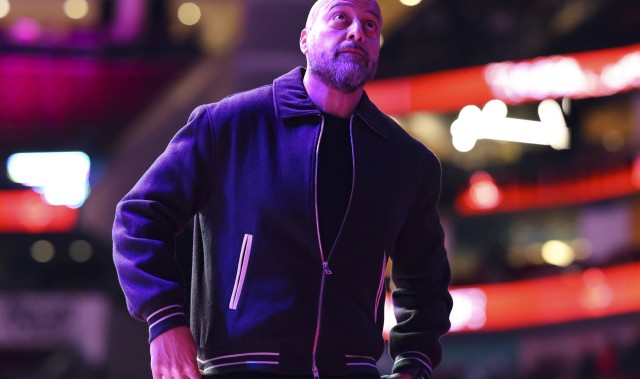 爱游戏-没剩几个小时了~目前还有9个队没有交易操作：火箭&amp;马刺&amp;雄鹿在列