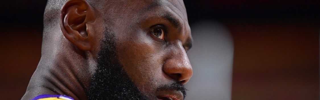 游戏社区-对手教练：詹姆斯太不可思议！我41岁只是执教完背靠背都有点累！